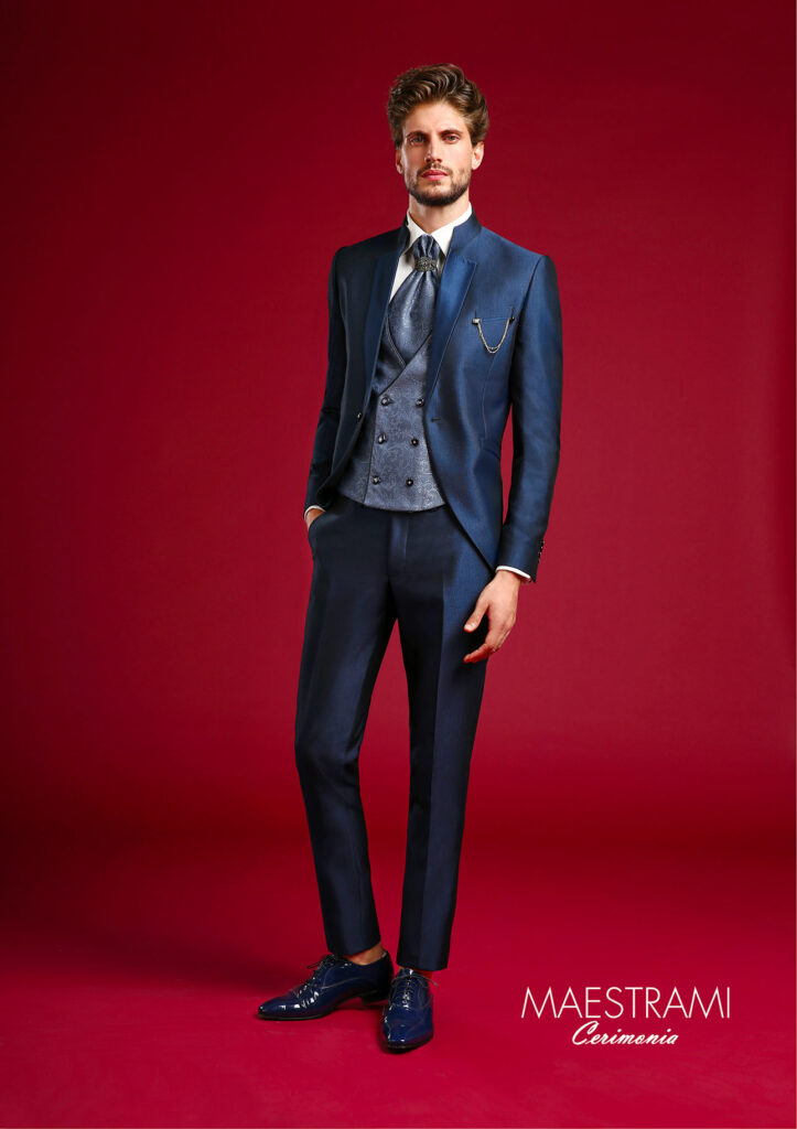 abito-blu-elettrico-con-gilet-damascato-maestrami